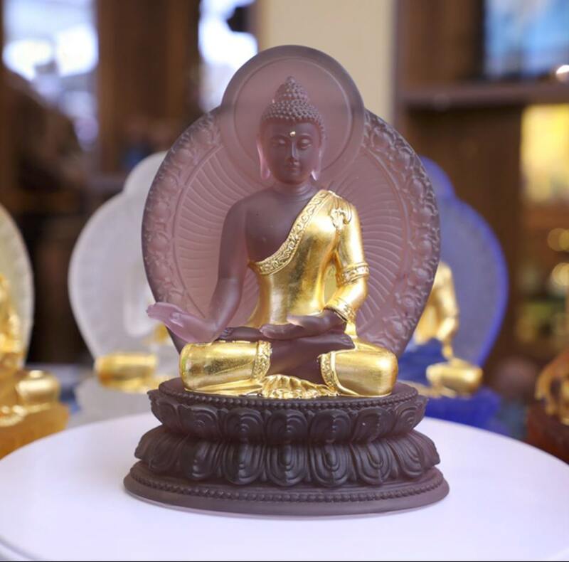Tượng Phật Dược Sư dát vàng tại Tp Hồ Chí Minh