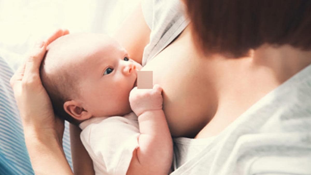 6 tháng đầu đời trẻ chỉ cần nguồn dinh dưỡng từ sữa mẹ hoặc sữa công thức