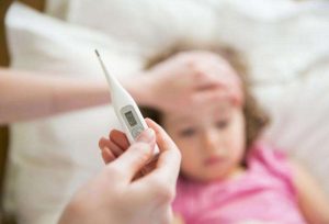 Dấu hiệu nhận biết sốt là khi nhiệt độ cao hơn 37,5 độ