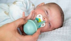 Hút mũi và vỗ long đờm là thao tác các mẹ phải nắm rõ kỹ thuật