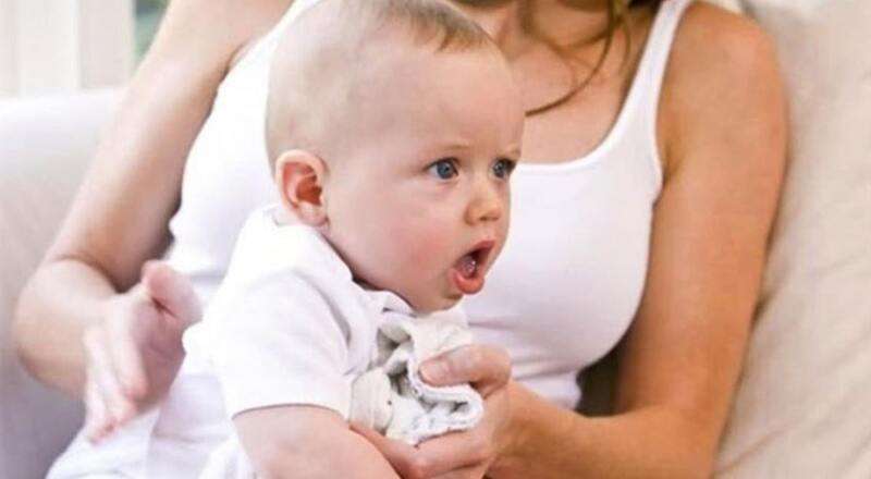 Khi thực hiện vỗ rung long đờm bàn tay khum lại