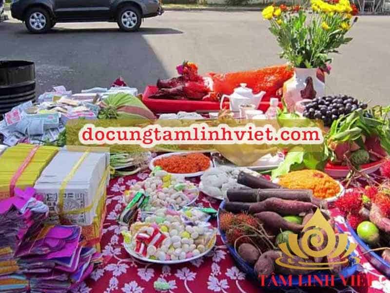 mam-cung-co-hon-gom-nhung-gi