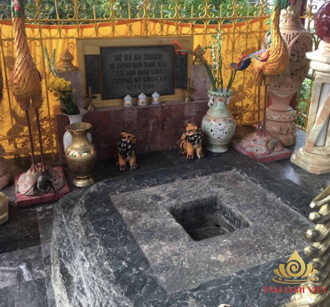 Bà chúa xứ linh thiêng