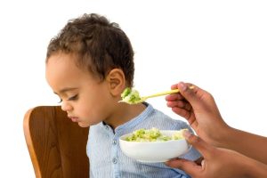 Trẻ thiếu sắt thường sẽ biếng ăn, mệt mỏi