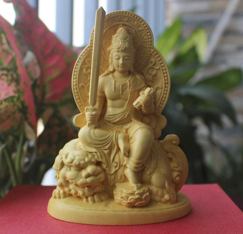Tượng Văn thù Bồ Tát để xe ô tô bằng gỗ Hoàng Dương